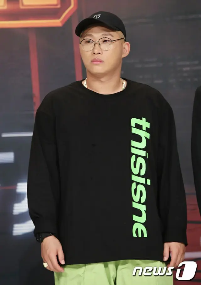 韓国のラッパーSwings（32）が、大学祭での公演中に学生が負傷したにも関わらず、公演を続けたことについて謝罪した。（提供:news1）