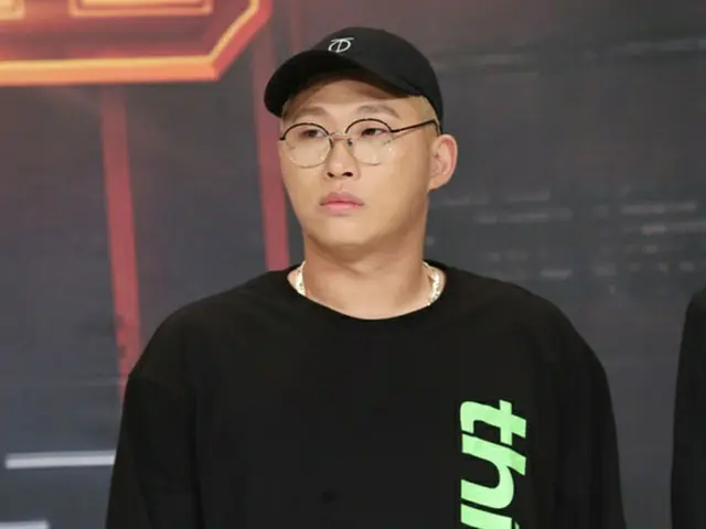 韓国のラッパーSwings（32）が、大学祭での公演中に学生が負傷したにも関わらず、公演を続けたことについて謝罪した。（提供:news1）