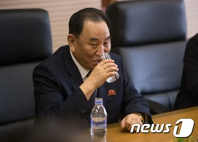 粛清説あった金英哲氏の姿確認＝金委員長に同行し軍芸術公演を観覧