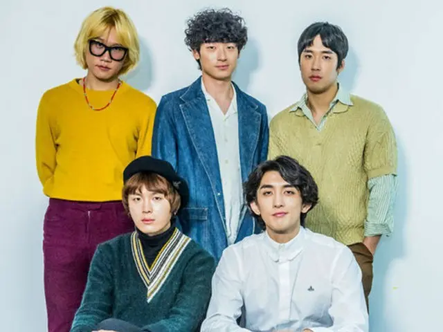 韓国バンド「JANNABI」の所属事務所が、いじめ騒動で脱退した元メンバーのユ・ヨンヒョン（後列左）と、実父の騒動の渦中にあるチェ・ジョンフン（前列右）に対する立場を明らかにした。（提供:OSEN）