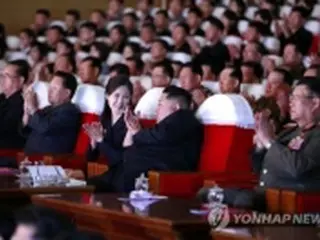 金正恩氏が3日連続で公開活動　軍人家族と記念撮影
