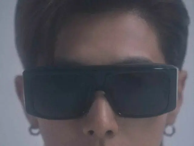 初のソロアルバム発表を控えているユンホ(東方神起)が、タイトル曲「Follow」のティザー写真を公開した。(提供:OSEN)