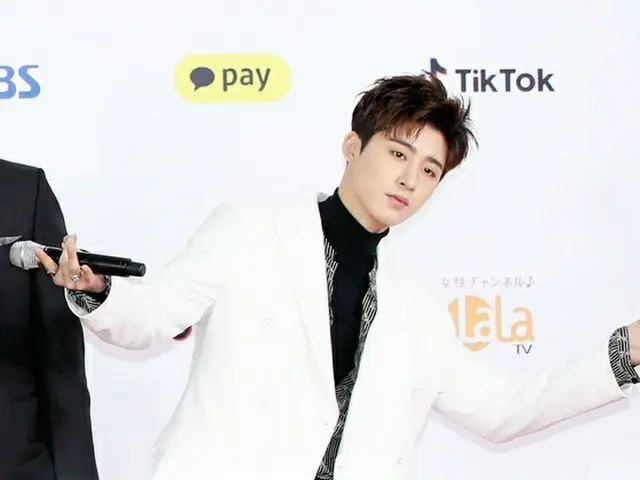韓国ボーイズグループ「iKON」を脱退したB.Iが12日、薬物疑惑が騒動になり、芸能界に衝撃を与えた。前日には捨て犬のためのエサを寄付するという“善行天使”のイメージに包まれていたからだ。（提供:news1）