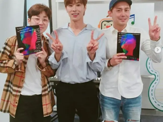 韓国ボーイズグループ「東方神起」メンバーのユンホが、DinDinとの義理でラジオ番組に出演した。(提供:OSEN)