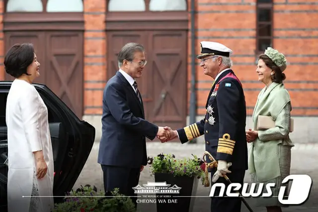 スウェーデンを国賓訪問中の文在寅（ムン・ジェイン）大統領が14日午後（現地時間）、シスタ・サイエンス・シティで開かれた5G行事にカール16世グスタフ国王と共に出席した。（提供:news1）
