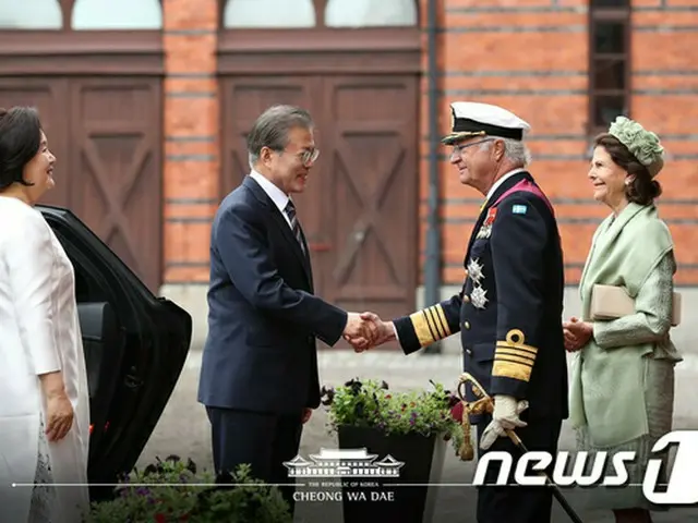 スウェーデンを国賓訪問中の文在寅（ムン・ジェイン）大統領が14日午後（現地時間）、シスタ・サイエンス・シティで開かれた5G行事にカール16世グスタフ国王と共に出席した。（提供:news1）