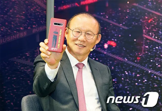 サムスン電子、ベトナムで“パク・ハンソギャラクシーフォン”発売記念ファンミ開催