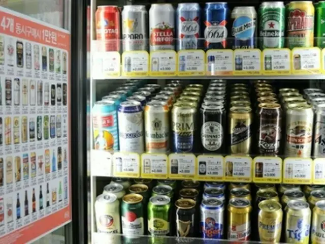 コンビニに並ぶ輸入ビール（CU提供、転載・転用禁止）＝（聯合ニュース）