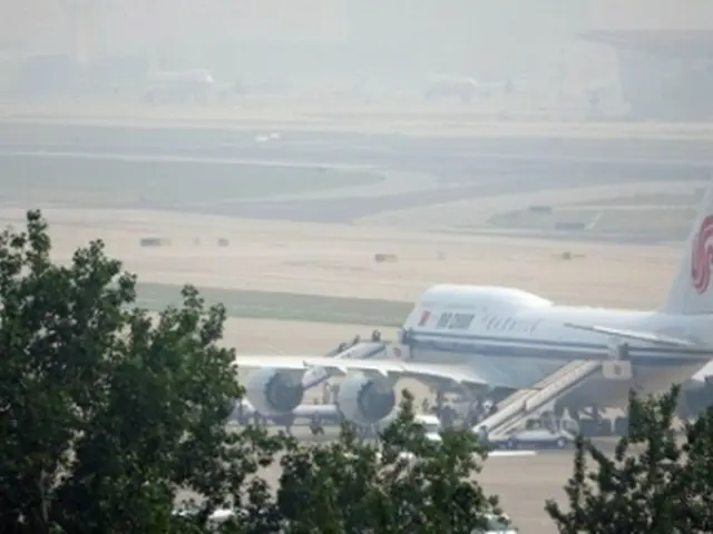 北京国際空港で待機している専用機＝20日、北京（聯合ニュース）