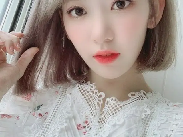 日韓プロジェクトガールズグループ「IZ*ONE」メンバーの宮脇咲良が、“桜”よりも華やかな美貌で人々の関心を集めている。（写真提供:OSEN）