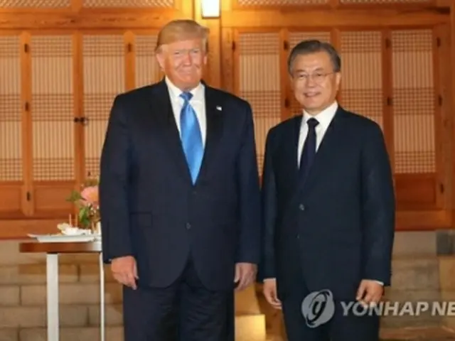 文大統領（右）とトランプ大統領＝（聯合ニュース）