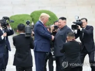 金正恩氏「トランプ氏の提案に驚いた」　板門店で米朝首脳が対面