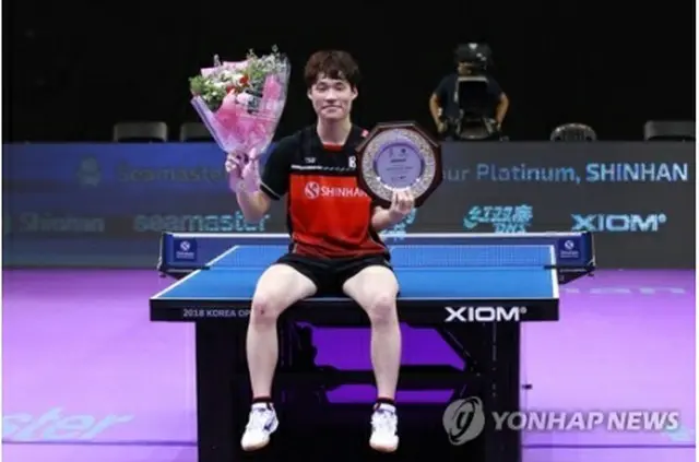 昨年の韓国オープンで男子シングルス、男子ダブルス、混合ダブルスの３冠を達成した張禹珍（資料写真）＝（聯合ニュース）