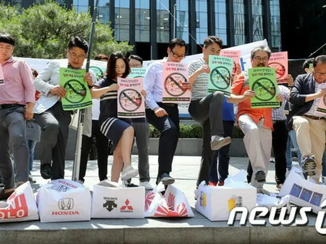 日本政府が4日から韓国を相手に材料部品の輸出規制を施行した中、韓国政府と企業を越え、一般国民まで怒りを露わにし、対応に乗り出している。