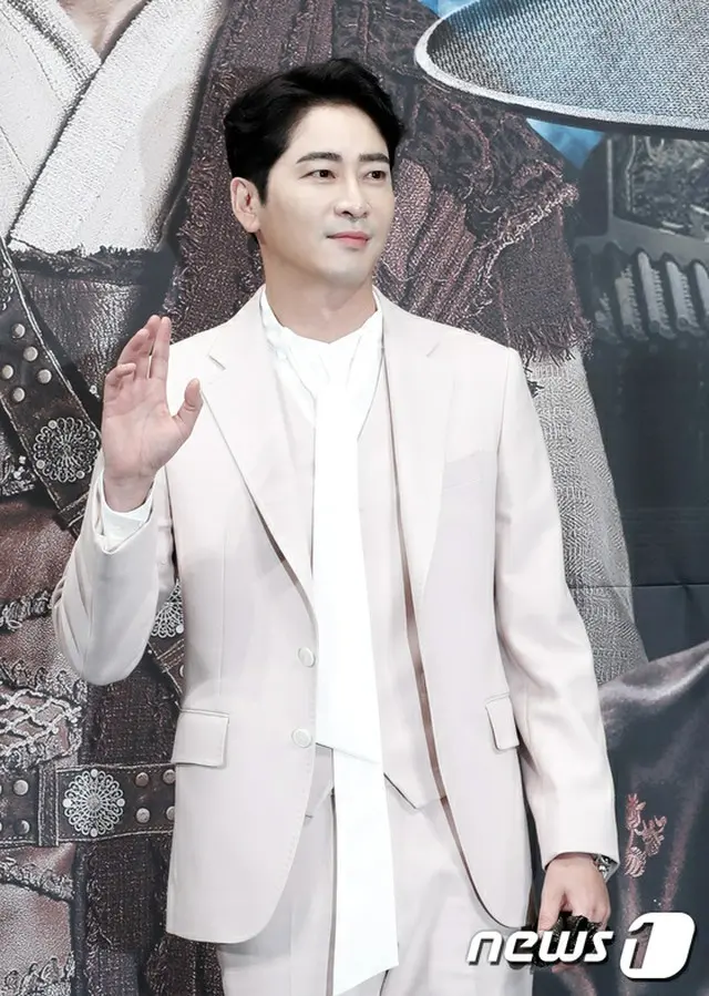 韓国俳優カン・ジファン（42、本名:チョ・テギュ）が性的暴行容疑で警察に緊急逮捕され、所属事務所側が状況を把握中だ。（提供:news1）