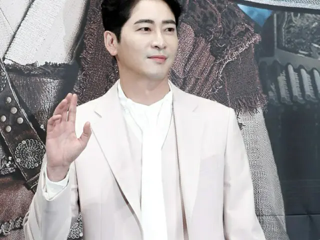 韓国俳優カン・ジファン（42、本名:チョ・テギュ）が性的暴行容疑で警察に緊急逮捕され、所属事務所側が状況を把握中だ。（提供:news1）