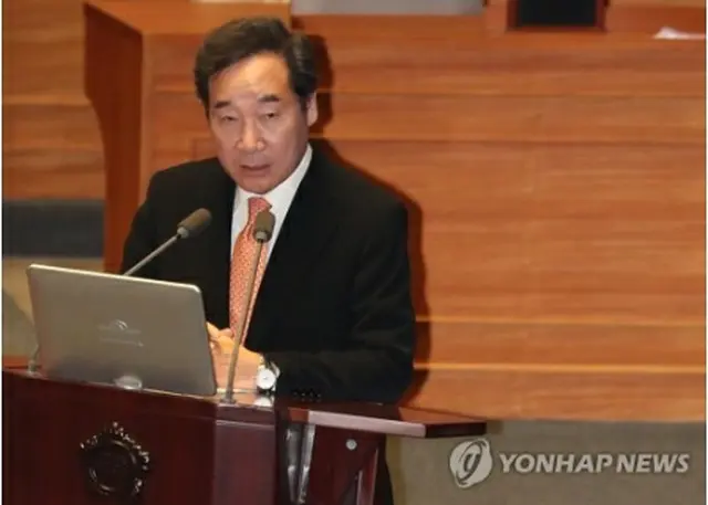 国会で答弁する李氏＝１０日、ソウル（聯合ニュース）