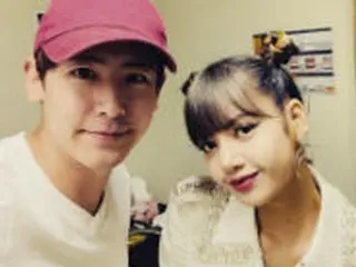「2PM」ニックン×「BLACKPINK」LISA、タイ出身先輩後輩のほほ笑ましい2ショット