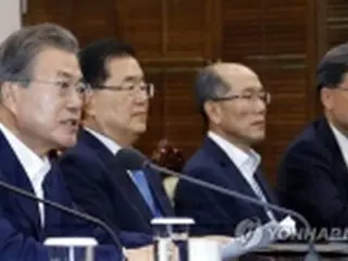 「日本経済により大きな被害」と警告　外交解決求める＝文大統領