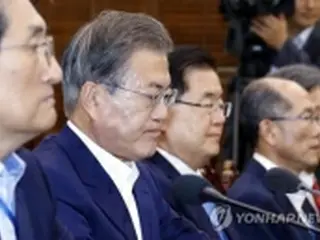 「日本経済により大きな被害」と警告　外交解決求める＝文大統領