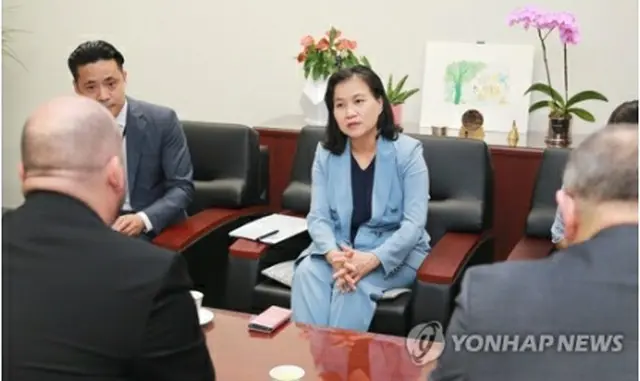 産業通商資源部の兪明希通商交渉本部長（中央、資料写真）＝（聯合ニュース）