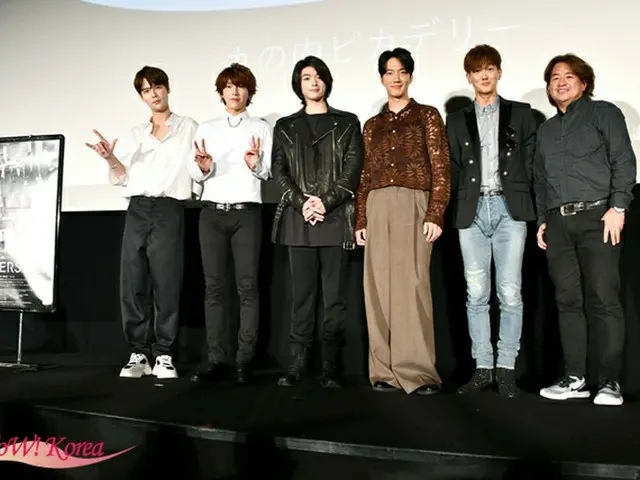 左から「SUPERNOVA」ジヒョク、ユナク、ソンジェ、ゴニル、グァンス、園田俊郎監督