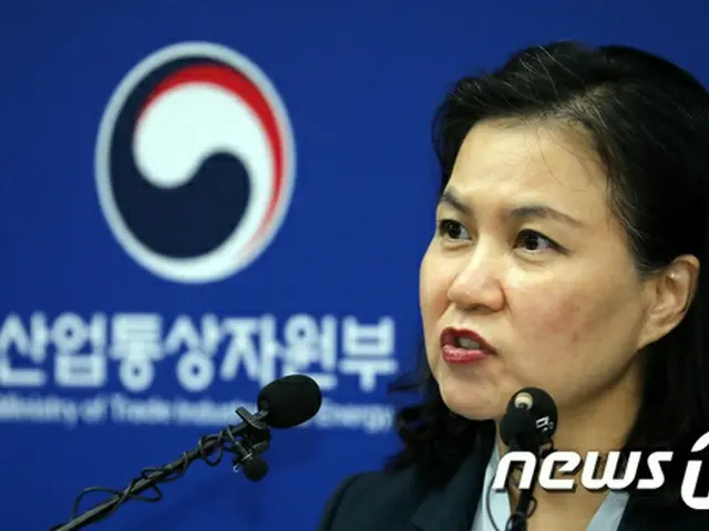 韓国のユ・ミョンヒ通商交渉本部長が29日、日本の韓国への輸出規制について「両国間の緊密な経済協力関係を政治問題解決の道具として利用した非常に危険な先例」と批判した。
