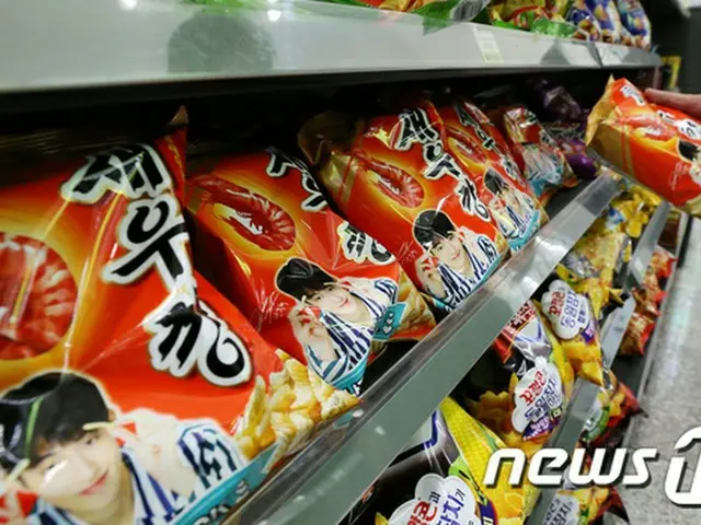 韓国農心が、スナック菓子「セウカン」の原料として米国産エビ100%を使用するという決定を撤回した。（提供:news1）