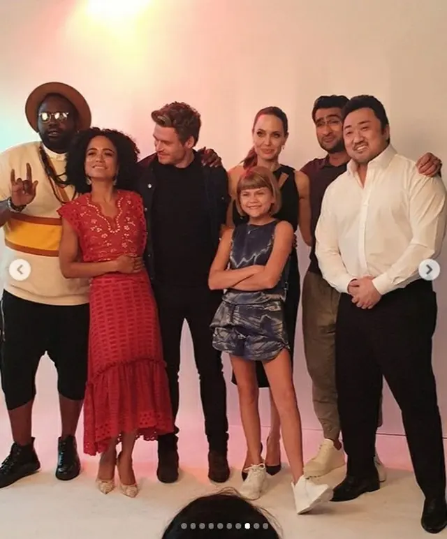 俳優マ・ドンソクが2日、映画「エターナルズ」の共演者らと撮った写真を自身のインスタグラムにアップした。（提供:news1）
