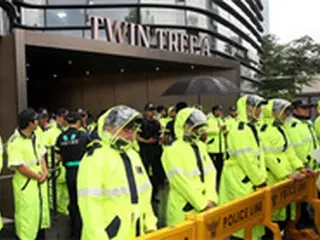 ソウルの日本大使館前で“反日”1人デモ50代男性が自殺未遂＝命に別状なし