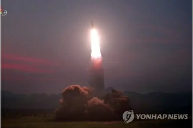北朝鮮の朝鮮中央テレビが７日に報じた短距離弾道ミサイルと推定される飛翔体発射の様子＝（朝鮮中央テレビ＝聯合ニュース）≪転載・転用禁止≫