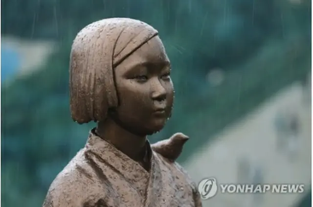 北朝鮮との軍事境界線に近い京畿道坡州市・臨津閣に設置された慰安婦被害者を象徴する「平和の少女像」（資料写真）＝１２日、坡州（聯合ニュース）