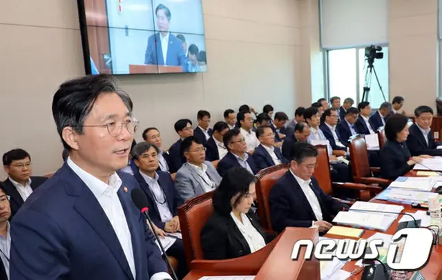 韓国産業通商資源部長官「ホワイト国から日本除外、対抗措置ではない」（提供:news1）