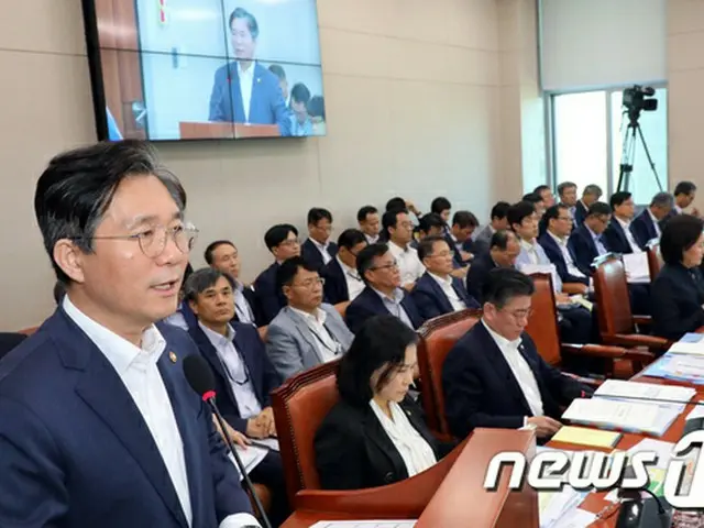 韓国産業通商資源部長官「ホワイト国から日本除外、対抗措置ではない」（提供:news1）