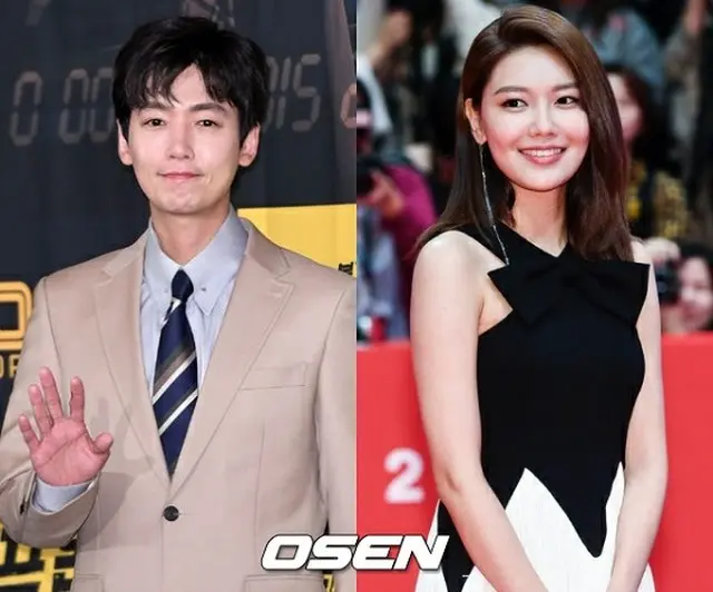 俳優チョン・ギョンホと歌手で女優のチェ・スヨン（少女時代）が映画館でデートをする様子が目撃され、話題となっている。（提供:OSEN）