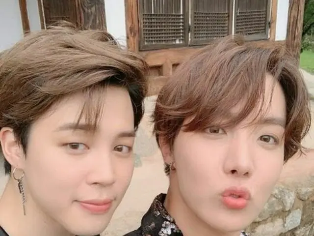 仲良く休暇を楽しんでいる「防弾少年団」のJIMINとJ-HOPE。（提供:OSEN）