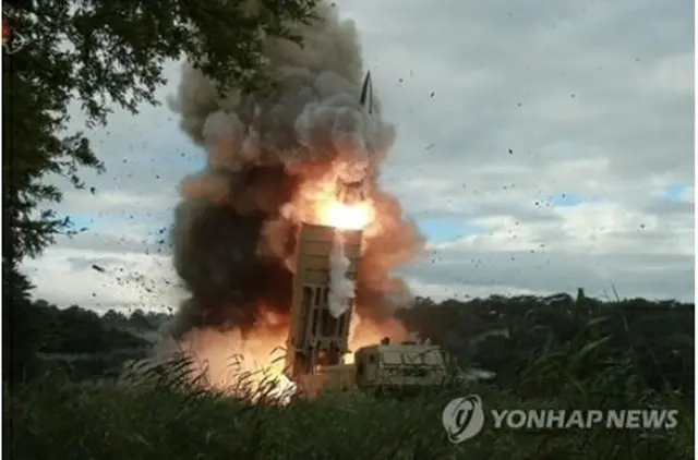 17日に朝鮮中央テレビが公開した「北朝鮮版ATACMS（米軍の地対地ミサイル）」と呼ばれる短距離弾道ミサイルの発射場面＝（聯合ニュース）≪転載・転用禁止≫