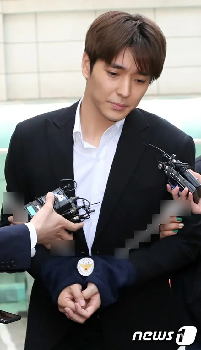 集団による性的暴行容疑で起訴された元「FTISLAND」のチェ・ジョンフン（29）が、第2回目の公判に出席した。（提供:news1）