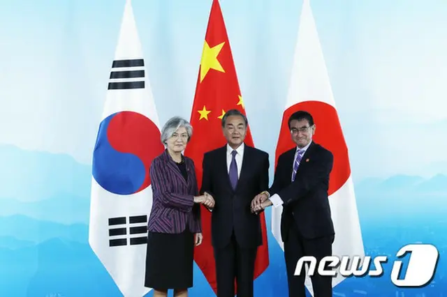 北京で会談の日中韓外相、「3か国協力必要」で一致（提供:news1）