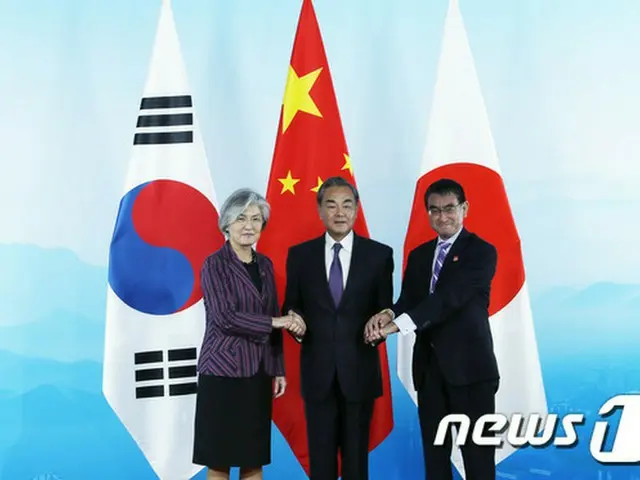 北京で会談の日中韓外相、「3か国協力必要」で一致（提供:news1）