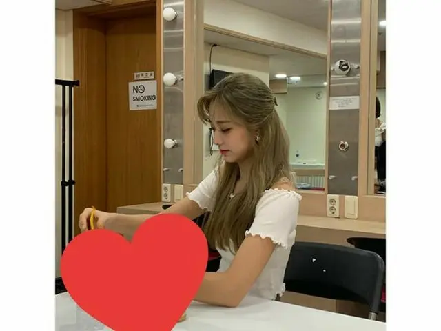 「TWICE」の公式Instagramにアップされたツウィの写真。（提供:OSEN）