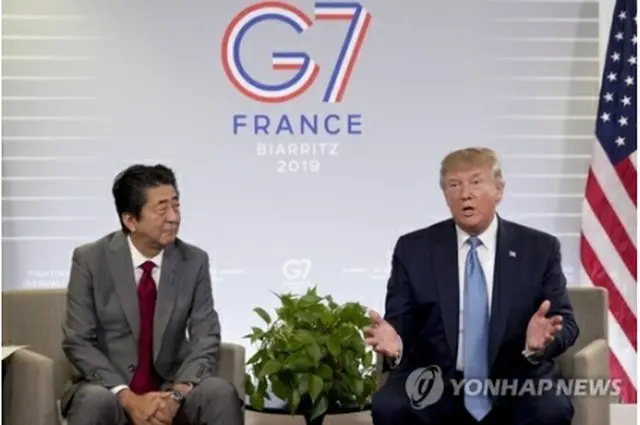 安倍氏（左）とトランプ氏＝（ＡＦＰ＝聯合ニュース）