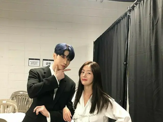 韓国ガールズグループ「Secret」元メンバーのハン・ソナが、実の弟である「X1」のハン・スンウとのツーショットを公開して話題になっている。（写真提供:OSEN）