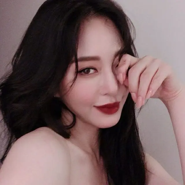 女優ハン・イェスルが、ゴージャスな洗練美を披露した。（提供:OSEN）
