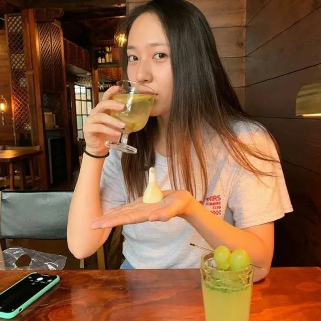 韓国ガールズグループ「f(x)」メンバーのクリスタルが、美しすぎるすっぴん写真を公開して話題になっている。（写真提供:OSEN）