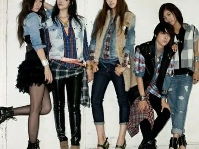 「f（x）」のエンバ、デビュー10周年祝う「お疲れさま」（提供:News1）
