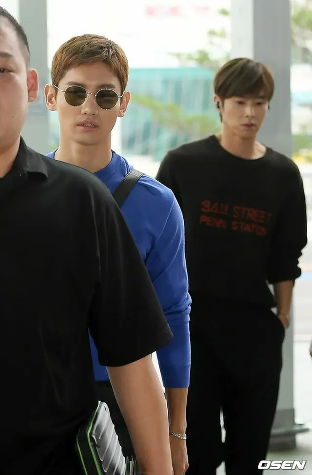 「東方神起」ユンホ＆チャンミン、カリスマ炸裂で空港をランウェイに（写真提供:OSEN）