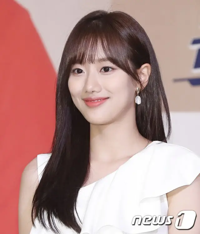 「APRIL」ナウン、SNSに”男性の腕”写真を投稿？削除するも交際説に発展（画像提供:news1）