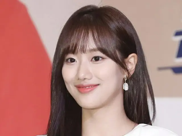 「APRIL」ナウン、SNSに”男性の腕”写真を投稿？削除するも交際説に発展（画像提供:news1）