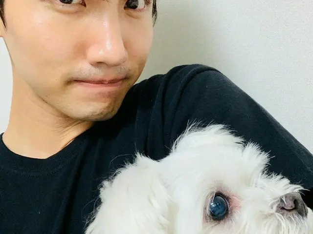 韓国ボーイズグループ「東方神起」メンバーのチャンミンが、近況を公開して話題になっている。（写真提供:OSEN）